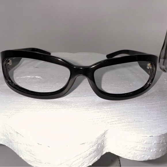 Authentic Chanel black quilted frames with Chanel case - Picture 2 of 13